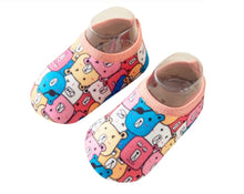 Cargar imagen en el visor de la galería, Zapatos Antideslizantes - Cartoon Bear
