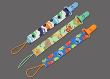 Cargar imagen en el visor de la galería, Pack x 3 un - Sujetadores de chupón para bebé (Cars)