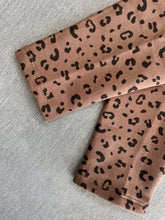 Cargar imagen en el visor de la galería, Legging para niña afranelada - Leopardo Marrón T2, T8