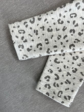 Cargar imagen en el visor de la galería, Legging para niña afranelada - Leopardo Gris T2, T 10