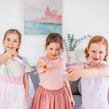 Cargar imagen en el visor de la galería, Magic Wand Kit Spellbound Tiger Tribe kit creativo para hacer 3 varitas mágicas para niños de 5 a 9 años