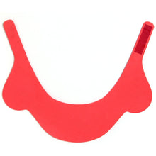 Cargar imagen en el visor de la galería, Gorro ajustable protector de shampoo para el baño | REER