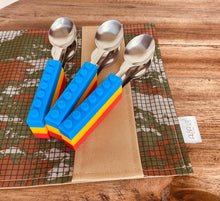 Cargar imagen en el visor de la galería, Set x 3 cubiertos infantiles con estuche - Lego | ALBA FOR KIDS