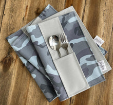 Cargar imagen en el visor de la galería, Individual infantil con bolsillo para cubiertos 40 x 30 cm - Varios | ALBA FOR KIDS