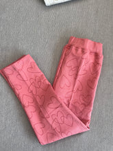 Cargar imagen en el visor de la galería, Legging para niña afranelada - Leopardo Corazones Fresa T4

