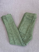 Cargar imagen en el visor de la galería, Legging para niña afranelada - Leopardo Corazones Verde T4
