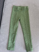 Cargar imagen en el visor de la galería, Legging para niña afranelada - Leopardo Corazones Verde T4
