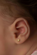 Cargar imagen en el visor de la galería, Aretes de Oro 18K - Corazón
