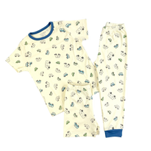 Cargar imagen en el visor de la galería, Pijama Infantil Carritos – Set 3 Piezas en Algodón Pima | ELEFANTA
