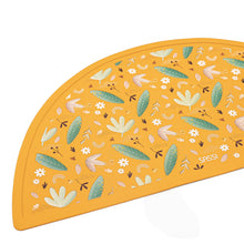 Cargar imagen en el visor de la galería, Individual de Silicona para Niños - Chompy El Leon | SASSI
