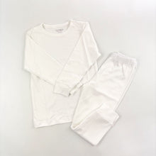 Cargar imagen en el visor de la galería, Pijama Infantil de Invierno Blanca – Set 2 Piezas en Algodón Pima | ELEFANTA
