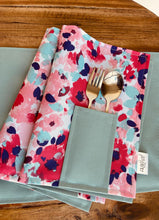 Cargar imagen en el visor de la galería, Individual infantil con bolsillo para cubiertos 40 x 30 cm - Varios | ALBA FOR KIDS
