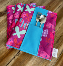 Cargar imagen en el visor de la galería, Individual infantil con bolsillo para cubiertos 40 x 30 cm - Varios | ALBA FOR KIDS
