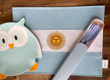 Cargar imagen en el visor de la galería, Individual infantil con bolsillo para cubiertos 40 x 30 cm - Varios | ALBA FOR KIDS
